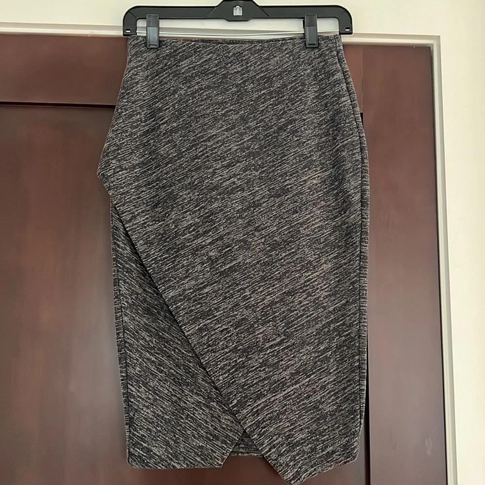 H&M Skirt - Picture 2 of 3
